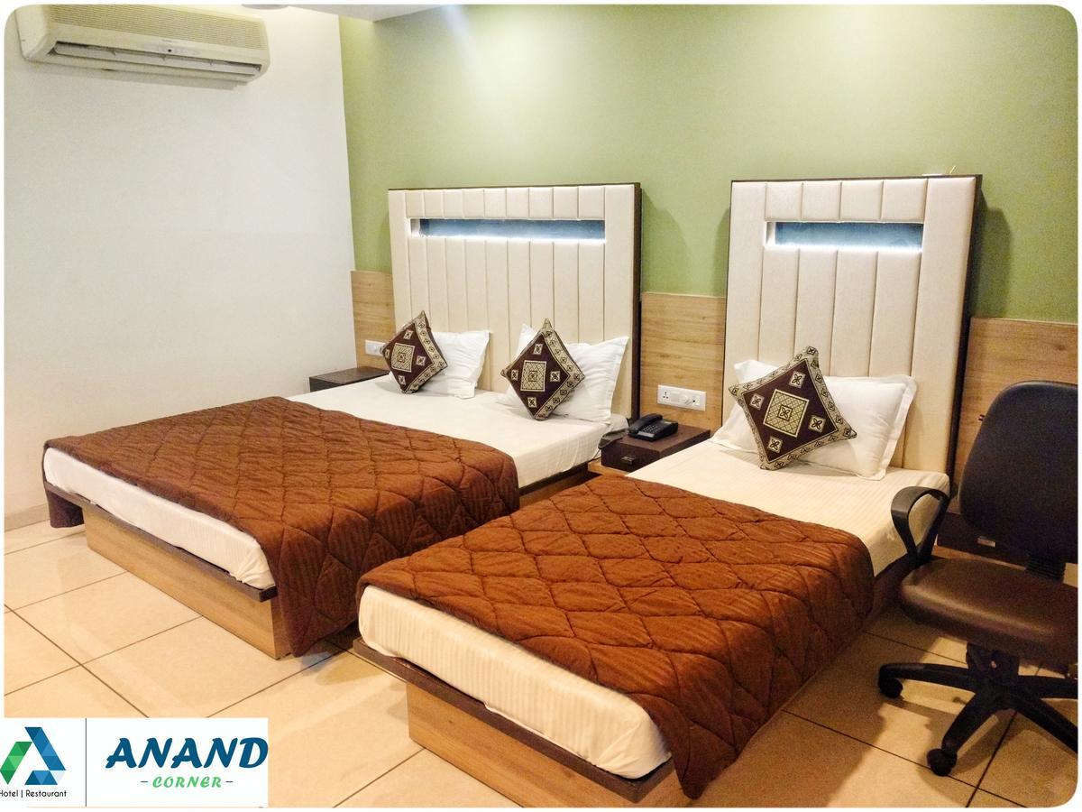 Hotel Anand Corner Nadiad Exterior photo